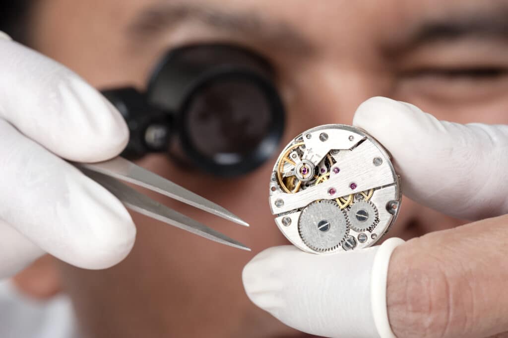 Reparación de Relojes de Lujo en Madrid: Cómo Elegir el Mejor Servicio 2025